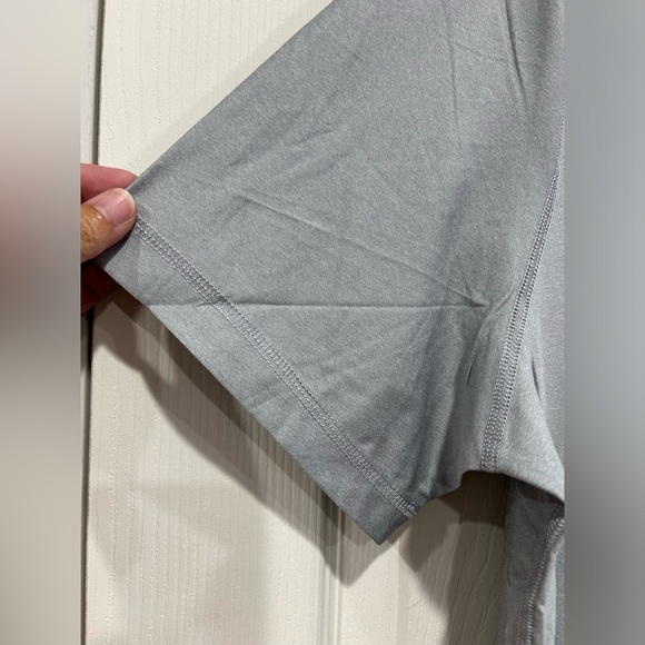 Vuori Mens Medium Short Sleeve Ulawatu 23 Water Tee Platinum Heather Grey NWT - Picture 4 of 9